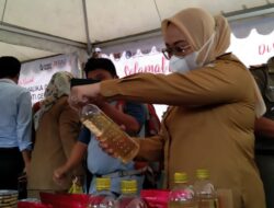Kurang Setengah Jam, 150 Liter Minyak Goreng Ludes Terjual di Pasar Ramadhan Mamuju