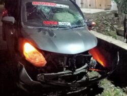 Minibus Tabrak Pembatas Jalan di Tapalang, Satu Penumpang Patah Kaki