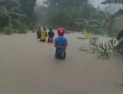 Usai Diguncang Gempa, Giliran Banjir Datang Menggenang, Warga Kembali Mengungsi