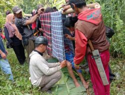 Warga Polman Ditandu Sejauh 12 Kilometer hanya untuk Berobat di Puskesmas