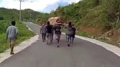 Ambulans Dilarang Bawa Mayat, Jenazah Lansia di Mamuju Ditandu 13 Kilometer