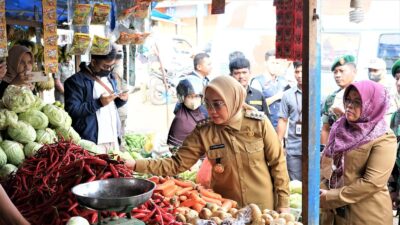 Bupati Mamuju Pantau Harga Bahan Pokok Menjelang Ramadhan, Harap Tak Ada Kenaikan