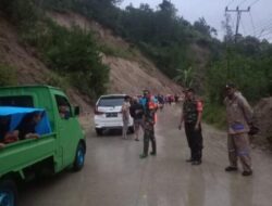 Hendak Dirujuk ke Polewali, Seorang Ibu Hamil di Mamasa Dua Kali Terjebak Longsor di Jalan