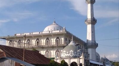 Kisah Imam Lapeo dan Masjid Nurut Taubah di Polewali Mandar, Menara Masjid Terinspirasi dari Istanbul