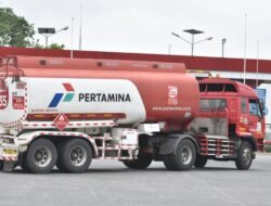 Kuras 324 Liter BBM Pertalite di Jalan, Dua Sopir Truk Tangki Pertamina Ditangkap di Polman