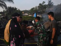 Giat Jumat Berkah, Korem 142/Tatag Berbagi Nasi Kotak ke Korban Kebakaran di Mamuju