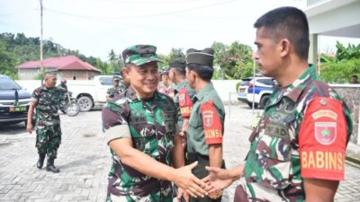 Danrem 142/Tatag Didampingi Kasi Intel Kunjungi Koramil Baras