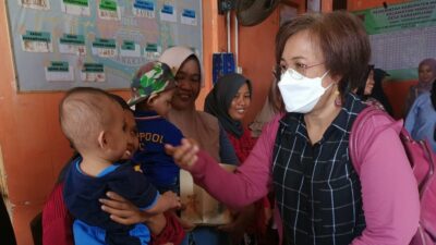 Berkunjung ke Pulau Karampuang, Yayasan Cerita Ibu Berikan Bantuan ke Anak Penderita Stunting
