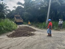 Lancarkan Jalur Perekonomian Masyarakat, PT Letawa Perbaiki Infrastruktur Jalan Desa