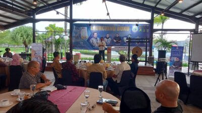 Sarman Sahuding Luncurkan Buku Tentang Perjalanan Bupati di Sulbar