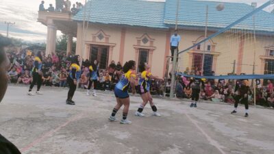 Berlangsung Sengit, Laga Pencarian Juara 3 Dimenangkan Club Voli Putri Starmond Dari Club Putri Mamuang