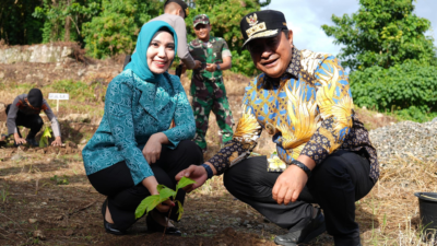 Tanam Pohon Sambut HUT Bhayangkara, Pj Ketua PKK Sulbar: Mengurangi Emisi Karbon