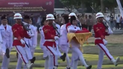 Pelajar asal Pasangkayu Sukses Jadi Pembawa Baki pada Upacara Penurunan Bendera HUT RI Pemkot Palu