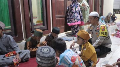 Kapolres Pasangkayu Bersama PJU Bukber Dengan Warga Sekitar
