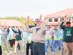 Semarak HKN ke-61, Wabup Pasangkayu Herny Agus Resmi Membuka Senam Sehat di Halaman Kantor Bupati Pasangkayu