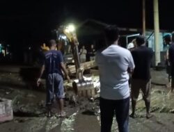 Dinas PUPR Pasangkayu Kerahkan Excavator Mini Hingga Malam Tangani Drainase Tersumbat