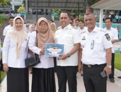 Rogoh Kocek Pribadi, Bupati Wajo Hadiahi Umrah Seorang ASN yang Khatam Al-Qur’an 3 Kali Selama Ramadan
