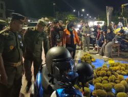 Satpol PP Sulbar Tertibkan Pedagang Musiman dan Parkiran Liar di Kawasan Arteri-Pantai Manakarra Mamuju