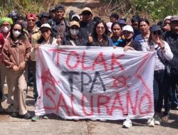 Tolak Aktivasi TPA Salurano, Warga Demo di Kantor Bupati Mamasa