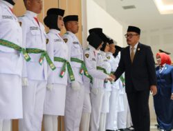 Kukuhkan 65 Paskibraka Upacara HUT 81 RI, Gubernur Sulbar: Kamu Orang-Orang Terpilih, Jadilah Teladan!