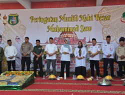 Pohon Telur Semarakkan Maulid Nabi 1448 H di Halaman Kantor Bupati Pasangkayu
