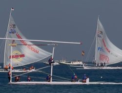 Etape Kedua Sandeq Silumba 2026: 80 Perahu Sandeq Start Bersamaan, Satu Terbalik karena Angin Kencang